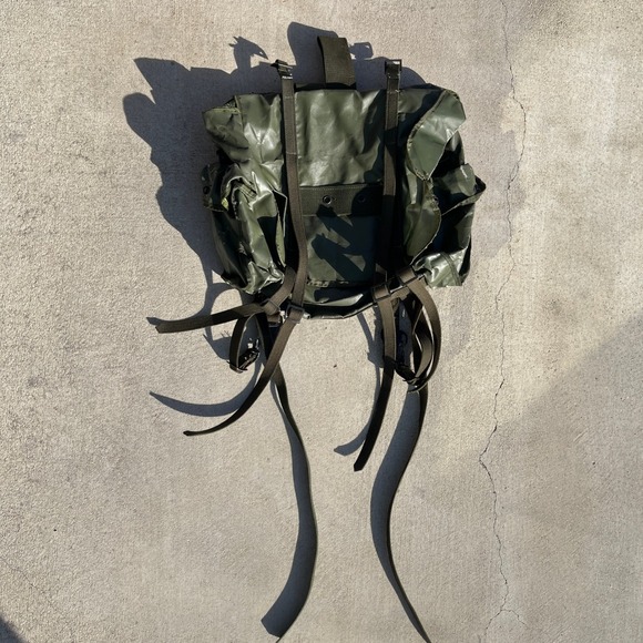 VINTAGE BELGIAN MILITARY PARATROOPER RUBBERIZED Backpack RuckSack Fieldbag - Picture 1 of 10
